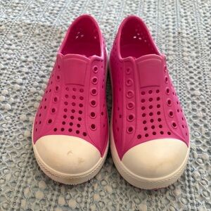 ☀️Get Ready for SUMMER☀️ Vibrant Pink Kids Water Shoes